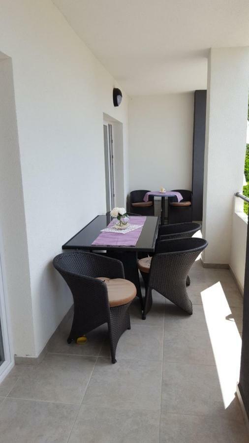 Apartmani Mihaljevic Podgora Exteriör bild