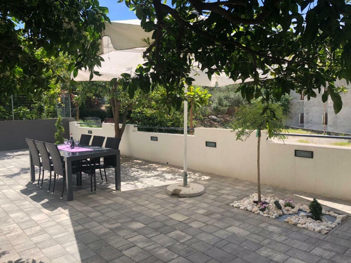 Apartmani Mihaljevic Podgora Exteriör bild